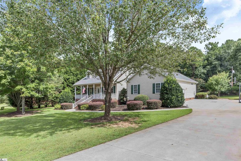 Property image 2 at 306 Oakwood Estates Drive, Anderson, SC 29621