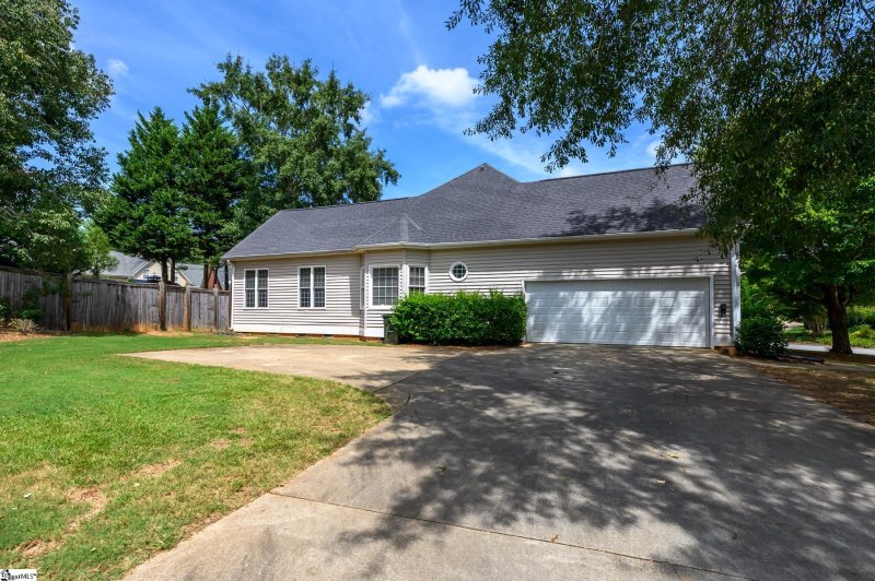 Property image 2 at 102 Amberly Court, Easley, SC 29642-8973