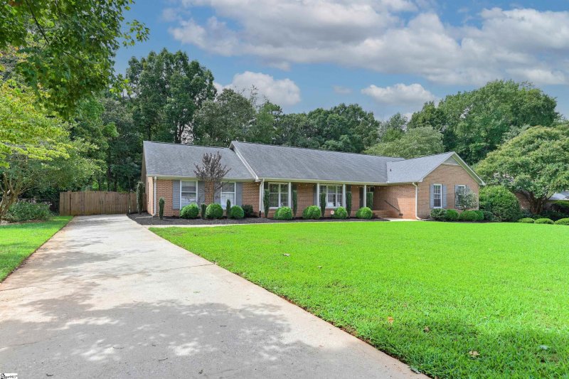 Property image 2 at 126 Hillsborough Drive, Greenville, SC 29615