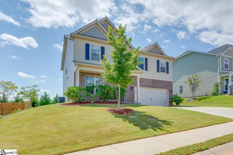 Property image 3 at 274 Braselton Street, Greer, SC 29651