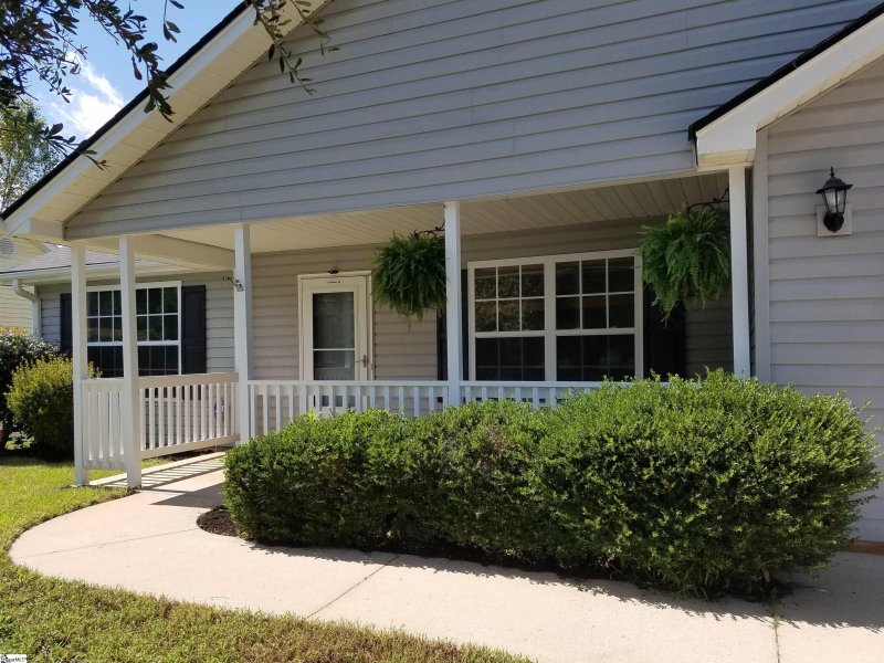 Property image 2 at 409 Lily Pond Lane, Taylors, SC 29687