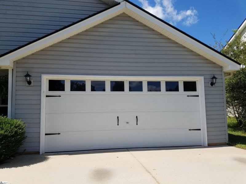 Property image 3 at 409 Lily Pond Lane, Taylors, SC 29687