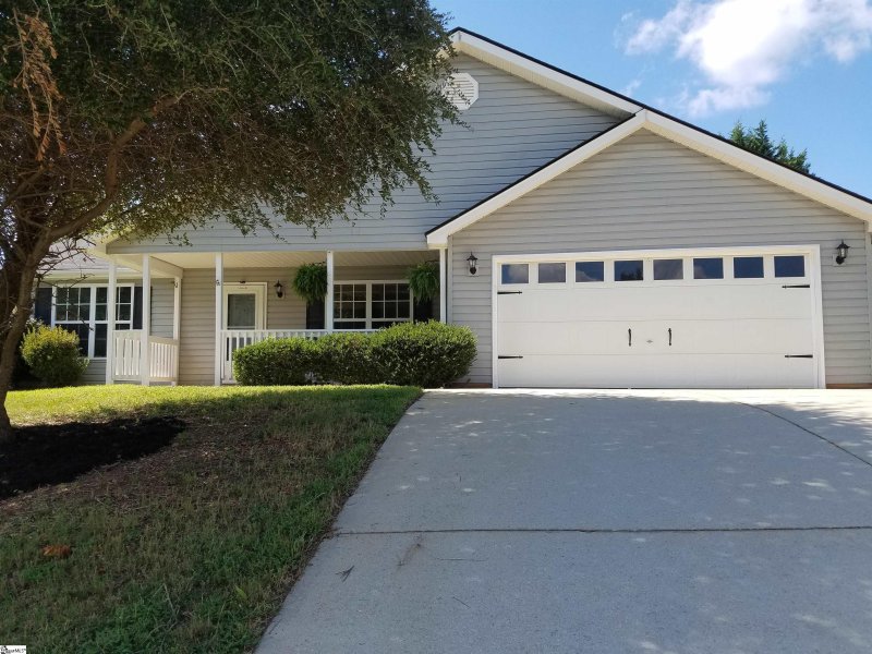 Property image 4 at 409 Lily Pond Lane, Taylors, SC 29687