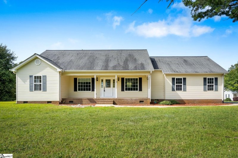 Property image 2 at 1 Beaver Brook Court, Taylors, SC 29687