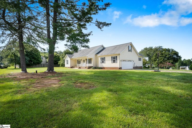 Property image 4 at 1 Beaver Brook Court, Taylors, SC 29687