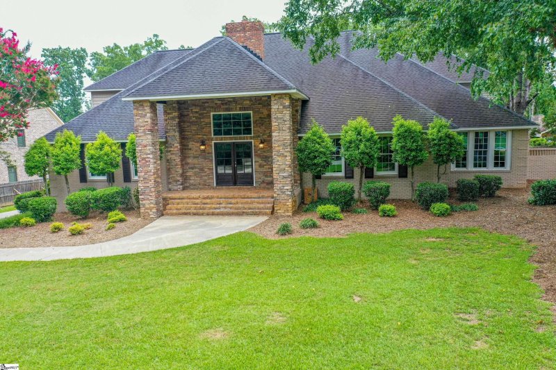 6 Country Squire Court