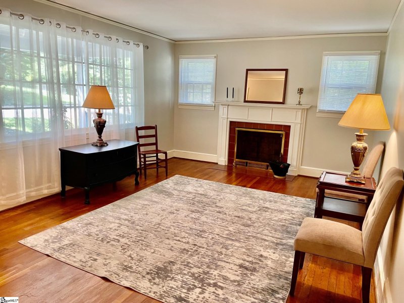 Property image 2 at 108 E Crescent Street, Spartanburg, SC 29301