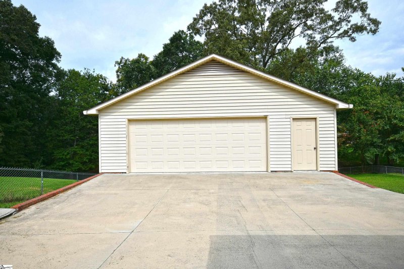 Property image 4 at 228 Eastbourne Road, Greenville, SC 29611