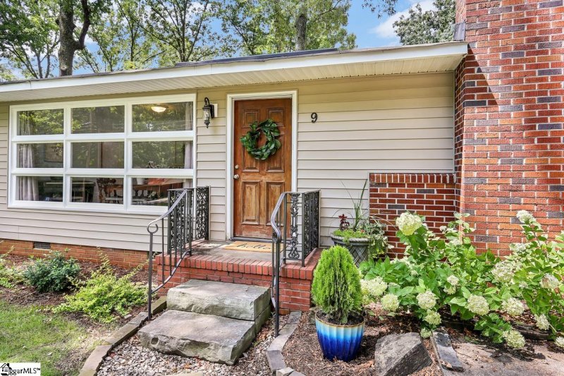 Property image 2 at 9 Bidwell Street, Taylors, SC 29687