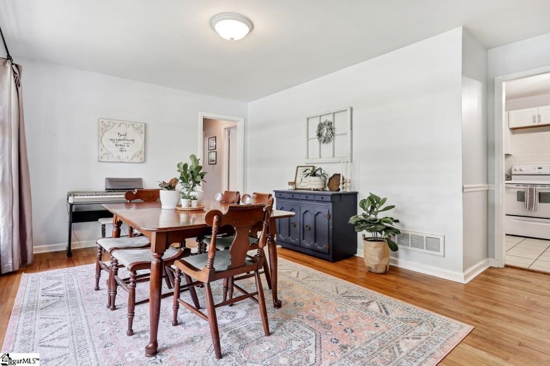 Property image 3 at 9 Bidwell Street, Taylors, SC 29687