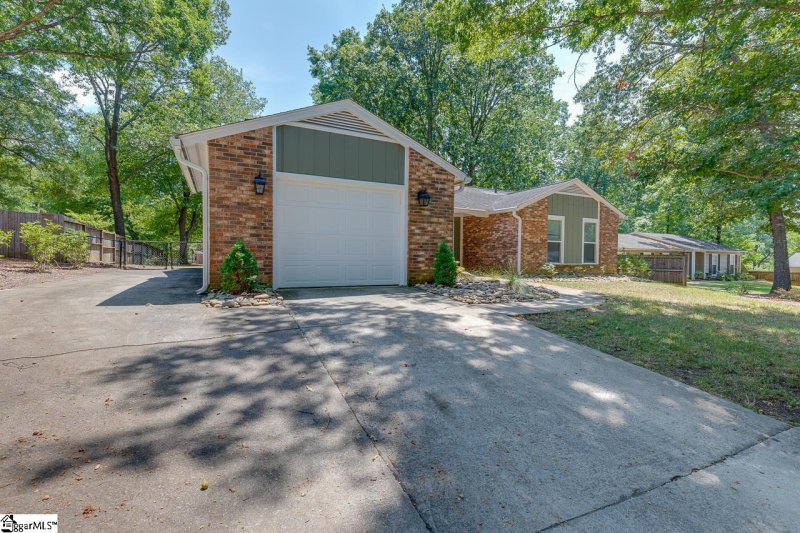 Property image 3 at 13 Clearfield Road, Greenville, SC 29607