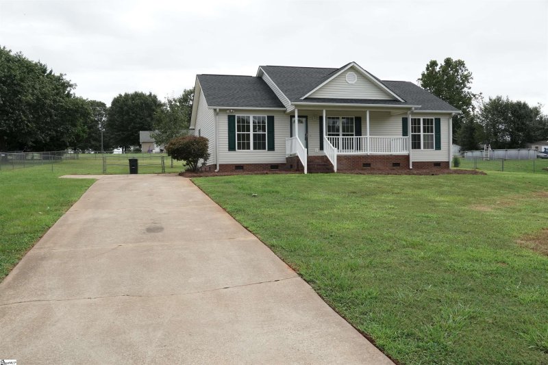 Property image 3 at 341 Tartan Court, Boiling Springs, SC 29316