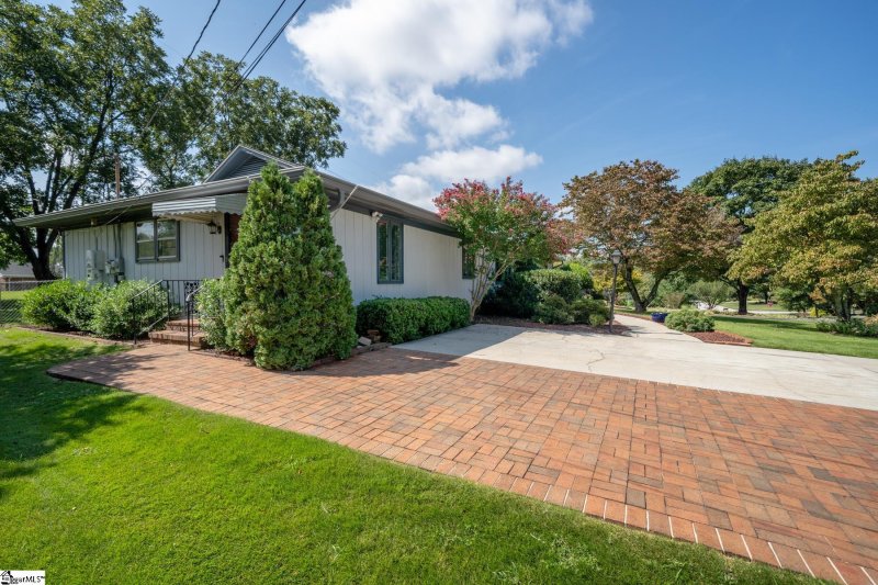 Property image 3 at 208 Leyswood Drive, Greenville, SC 29615