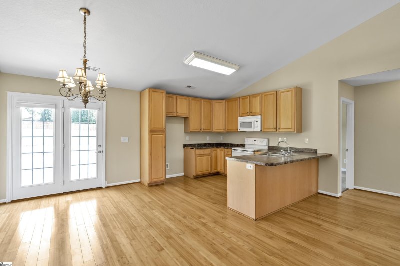 Property image 3 at 15 Country Knolls Drive, Greer, SC 29651