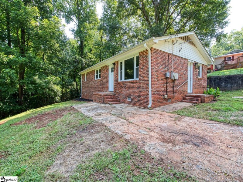 Property image 2 at 102 Saville Court, Piedmont, SC 29673