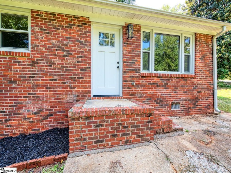 Property image 4 at 102 Saville Court, Piedmont, SC 29673