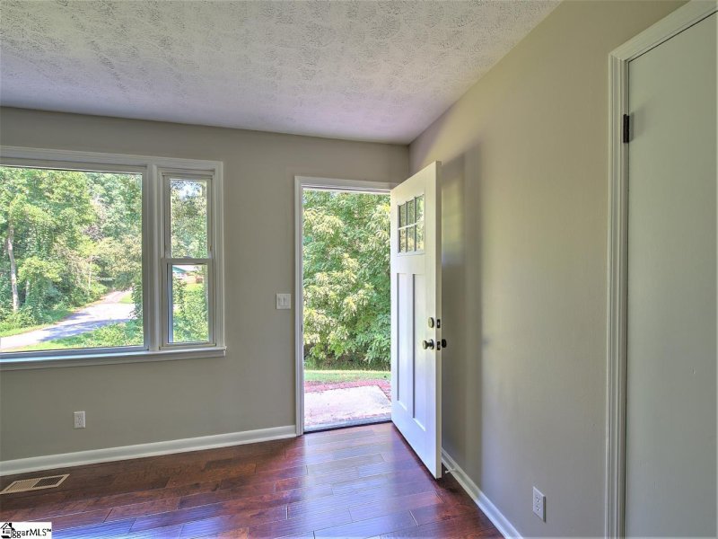 Property image 5 at 102 Saville Court, Piedmont, SC 29673