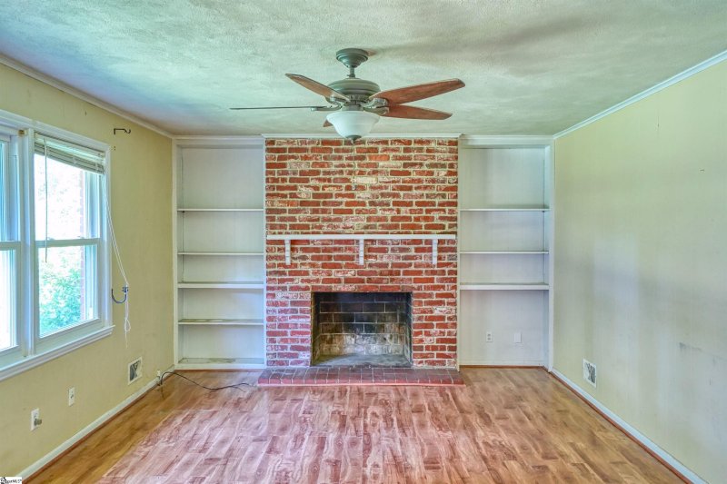 Property image 3 at 353 Lake Forest Drive, Spartanburg, SC 29302-3701