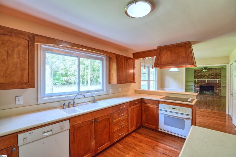 Property image 5 at 353 Lake Forest Drive, Spartanburg, SC 29302-3701