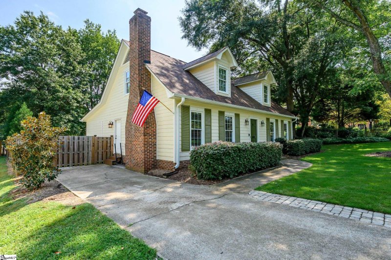 Property image 4 at 104 Lindmont Drive, Greenville, SC 29607