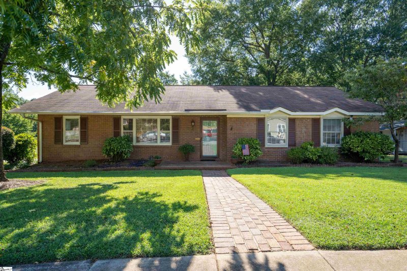 Property image 2 at 1 Glenda Lane, Greenville, SC 29607