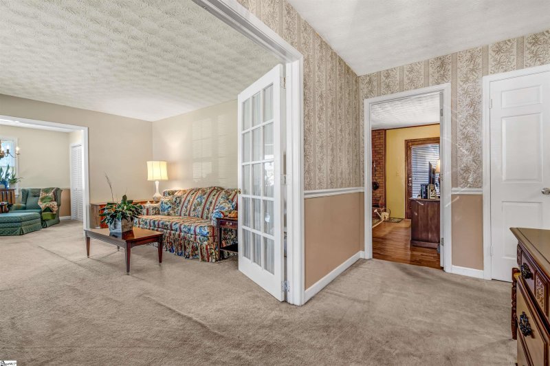 Property image 3 at 1 Glenda Lane, Greenville, SC 29607