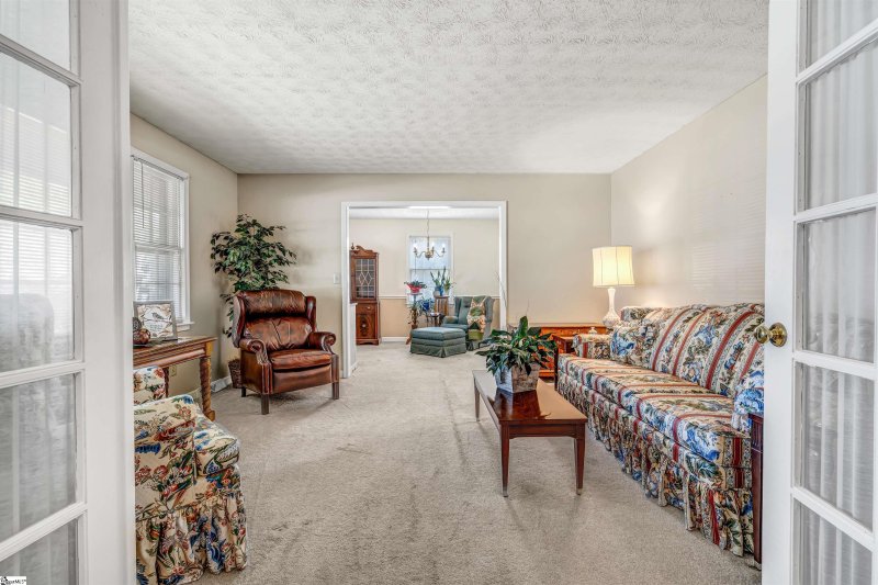 Property image 4 at 1 Glenda Lane, Greenville, SC 29607