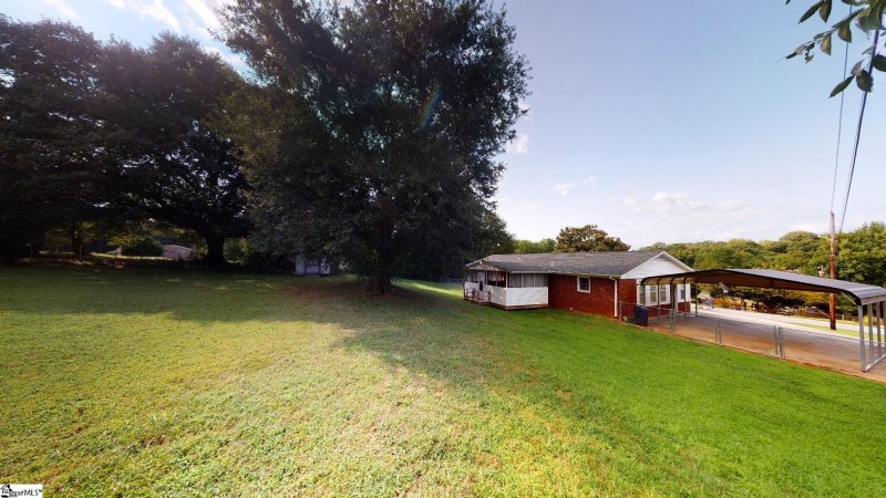 Property image 2 at 106 Lakeside Lane, Liberty, SC 29657