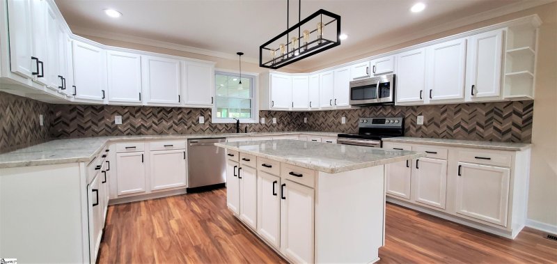 Property image 2 at 221 Fairfield Drive, Mauldin, SC 29662