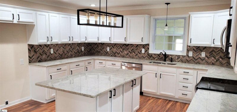 Property image 3 at 221 Fairfield Drive, Mauldin, SC 29662