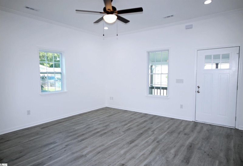 Property image 3 at 101 5th Street, Fountain Inn, SC 29644
