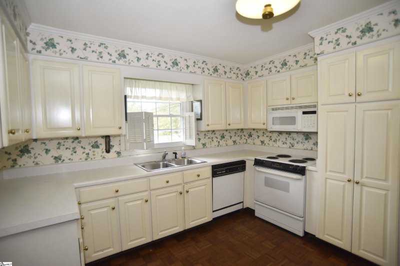 Property image 4 at 113 Churchill Avenue, Greer, SC 29651