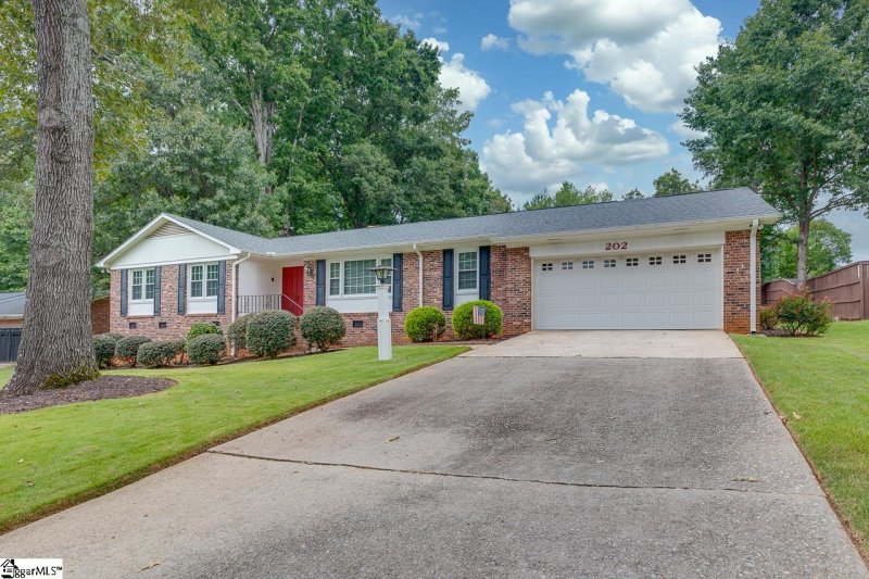 Property image 3 at 202 Holly Road, Taylors, SC 29687