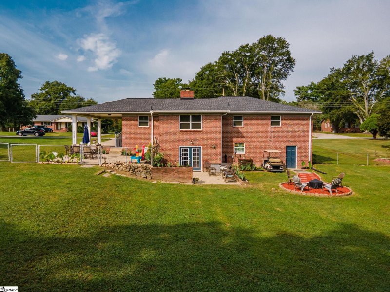 Property image 2 at 102 Fairhaven Drive, Taylors, SC 29687