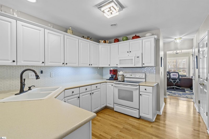 Property image 5 at 200 Chadwyck Court, Greenville, SC 29615