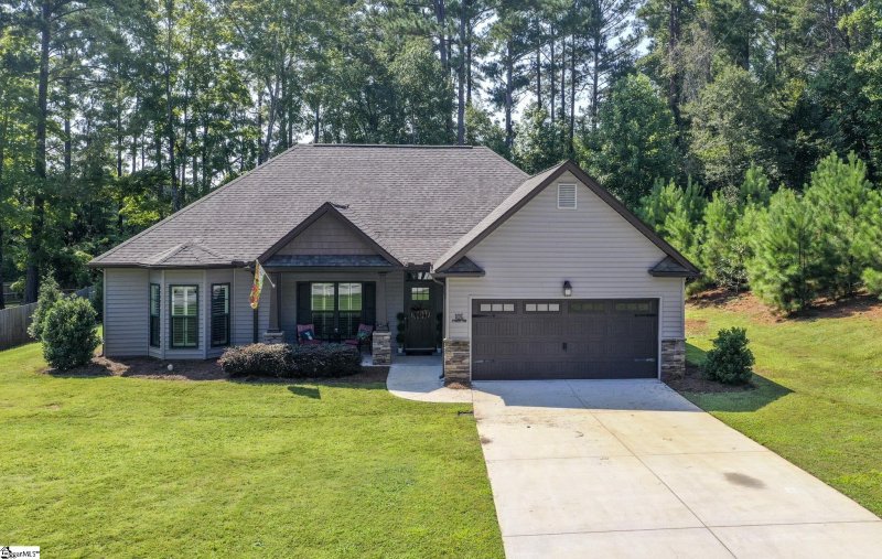 Property image 2 at 105 S Valley Lane, Greenville, SC 29611