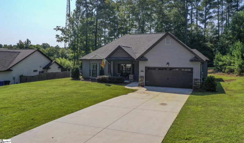 Property image 3 at 105 S Valley Lane, Greenville, SC 29611