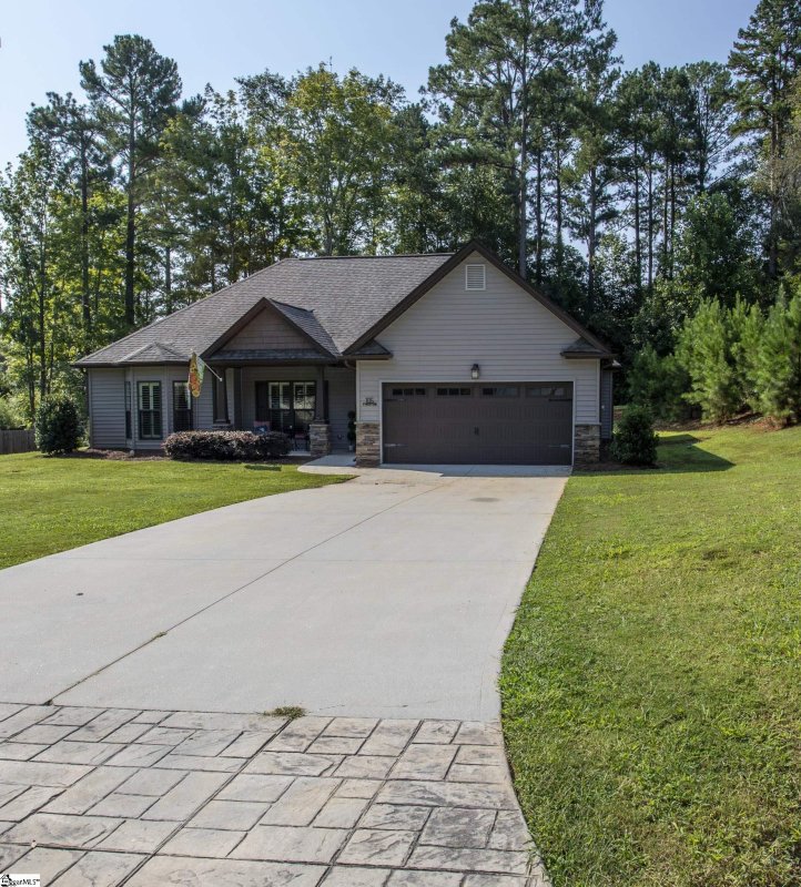 Property image 4 at 105 S Valley Lane, Greenville, SC 29611