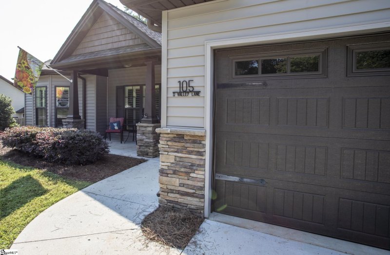 Property image 5 at 105 S Valley Lane, Greenville, SC 29611