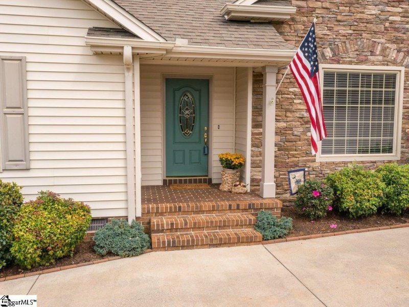 Property image 2 at 1325 Falcons Drive, Walhalla, SC 29691-3615