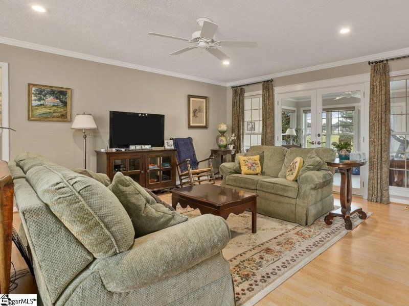 Property image 3 at 1325 Falcons Drive, Walhalla, SC 29691-3615