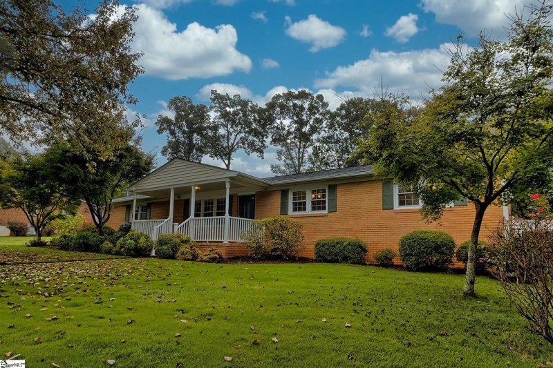 Property image 3 at 301 Kingsberry Drive, Easley, SC 29642