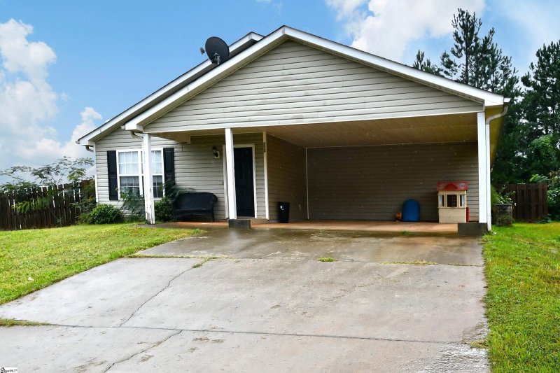 Property image 3 at 113 McScott Court, Easley, SC 29640