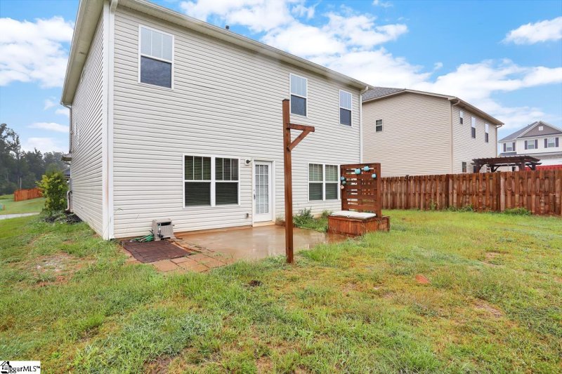 Property image 2 of 305 Rossmoor Court in Wilson Farms, Duncan, SC 29334