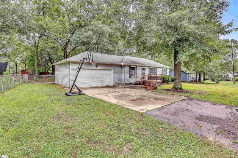 Property image 2 at 302 Florence Drive, Simpsonville, SC 29681-2221