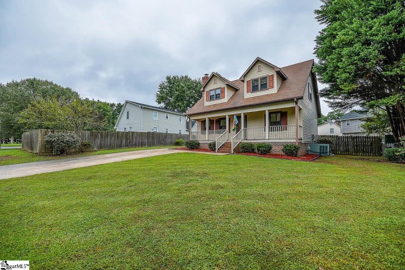Property image 2 at 403 Oakcreek Drive, Easley, SC 29642-3544