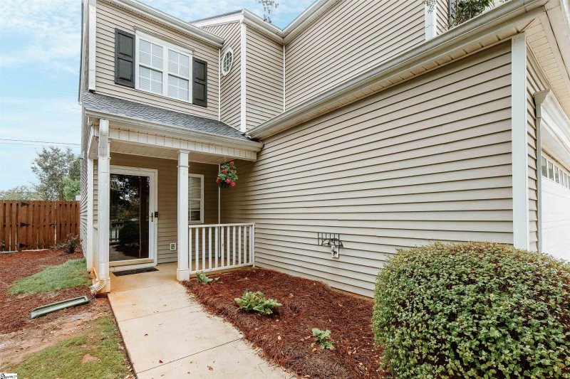 Property image 3 at 33 Minots Ledge Lane, Simpsonville, SC 29681