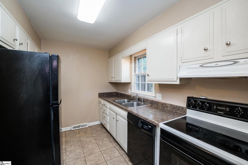 Property image 5 at 815 Edwards Road, Greenville, SC 29615