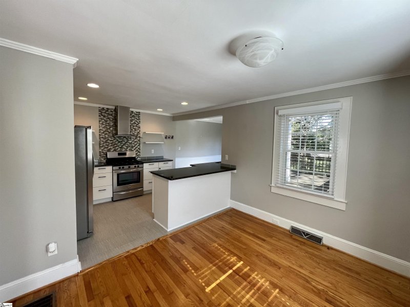 Property image 2 at 26 Simmons Avenue, Greenville, SC 29607