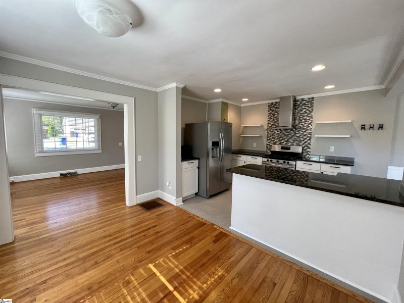 Property image 3 at 26 Simmons Avenue, Greenville, SC 29607